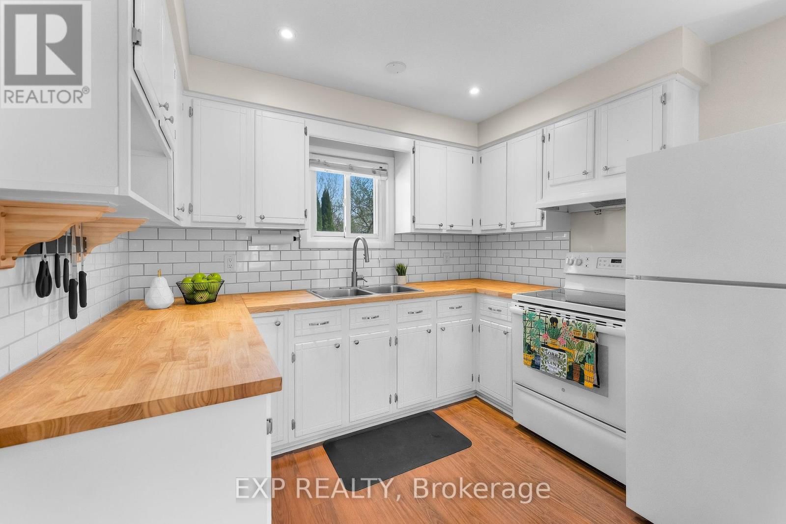 62 ROLLS AVENUE Image 10