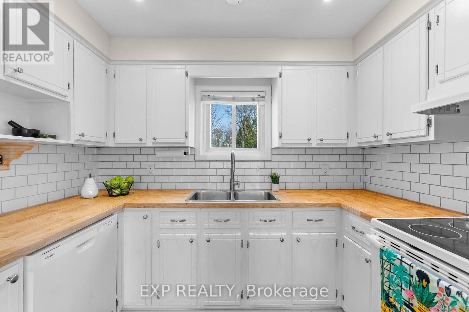 62 ROLLS AVENUE Image 11