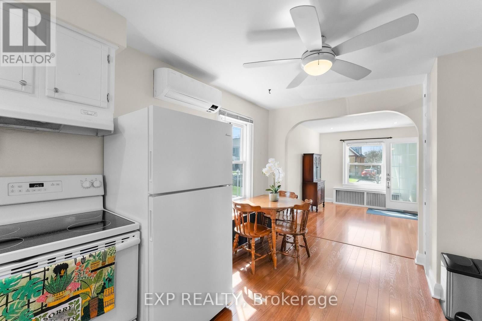 62 ROLLS AVENUE Image 12