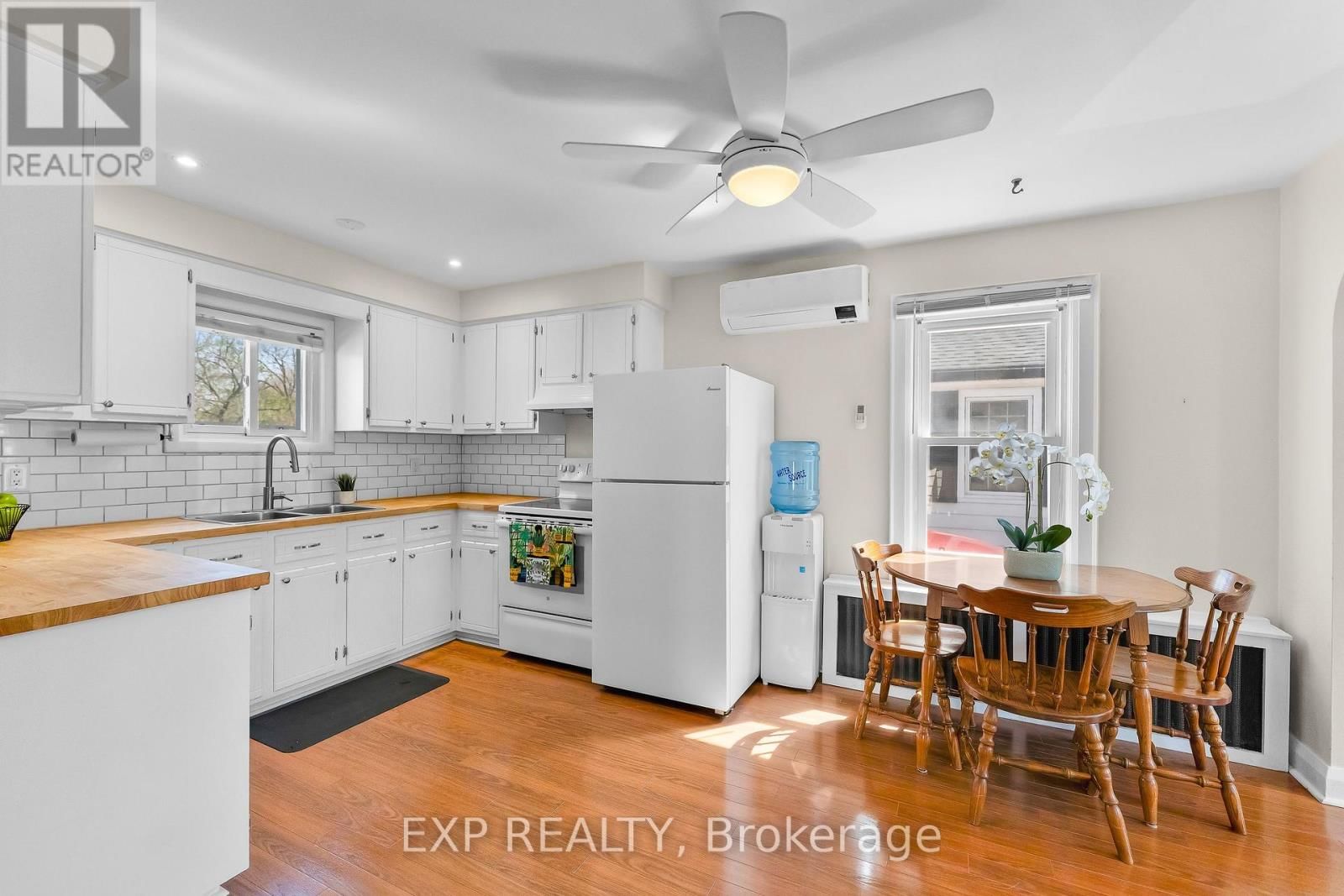 62 ROLLS AVENUE Image 14