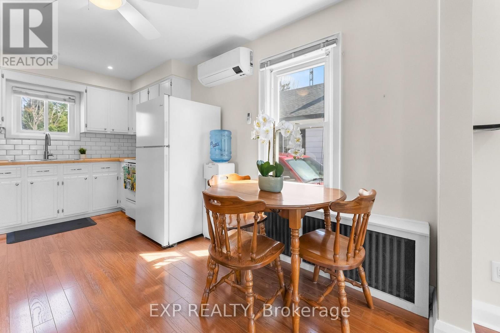 62 ROLLS AVENUE Image 16