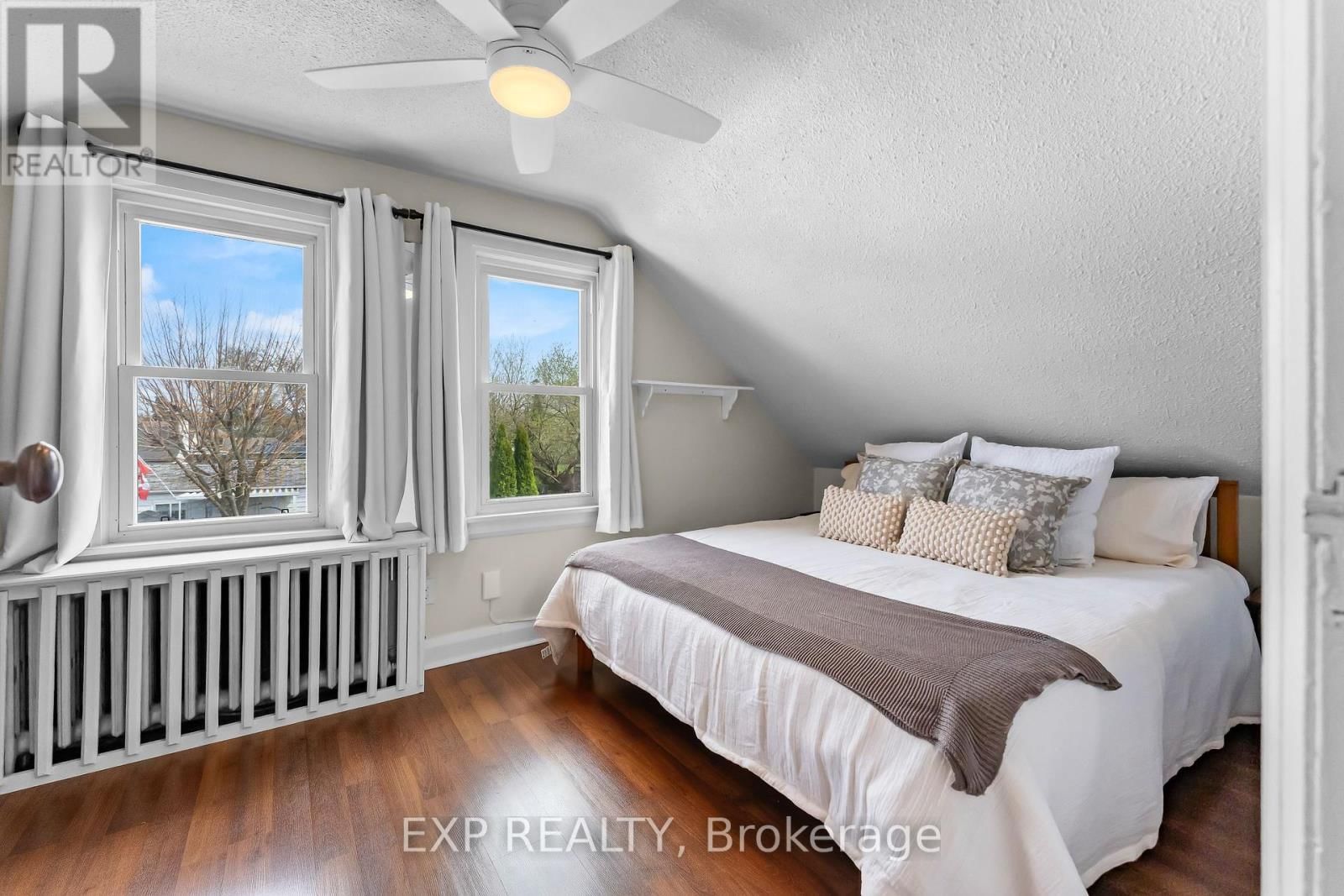 62 ROLLS AVENUE Image 18