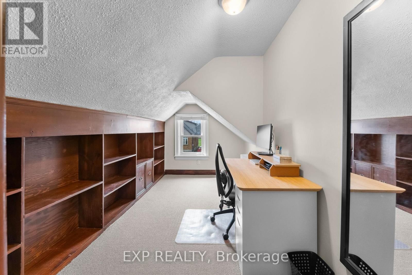 62 ROLLS AVENUE Image 21