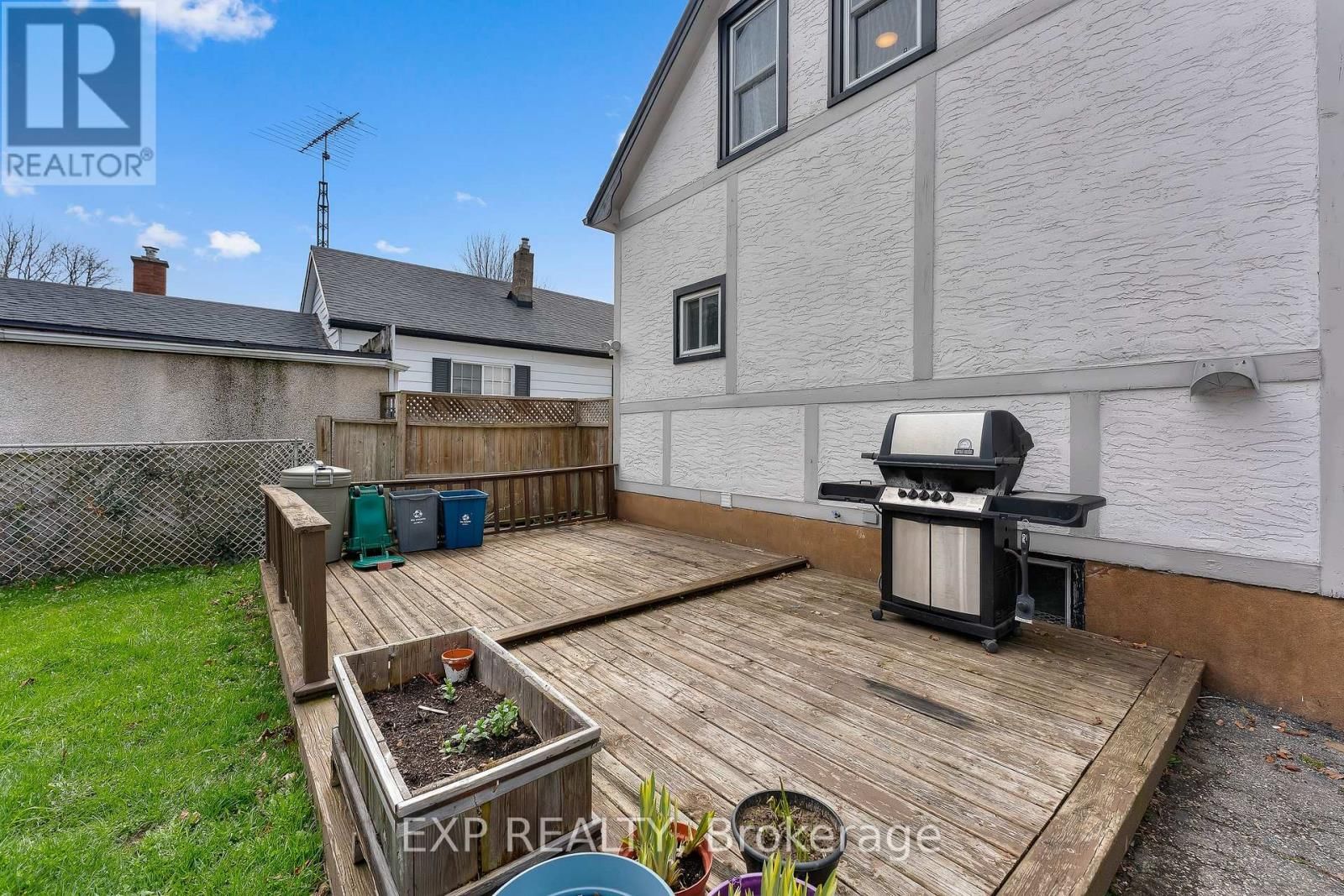 62 ROLLS AVENUE Image 23