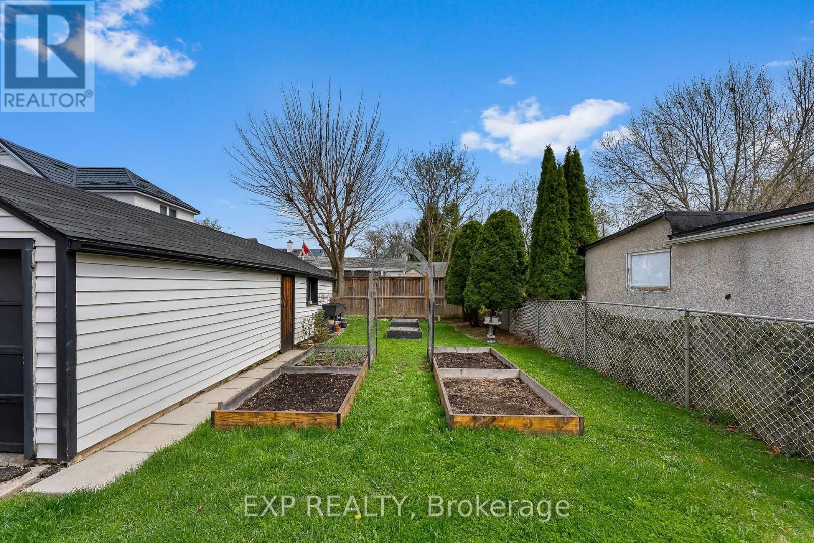 62 ROLLS AVENUE Image 25