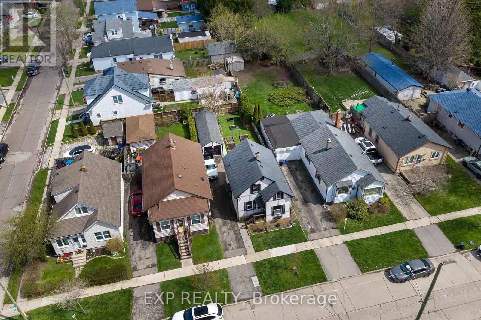 62 ROLLS AVENUE Image 27