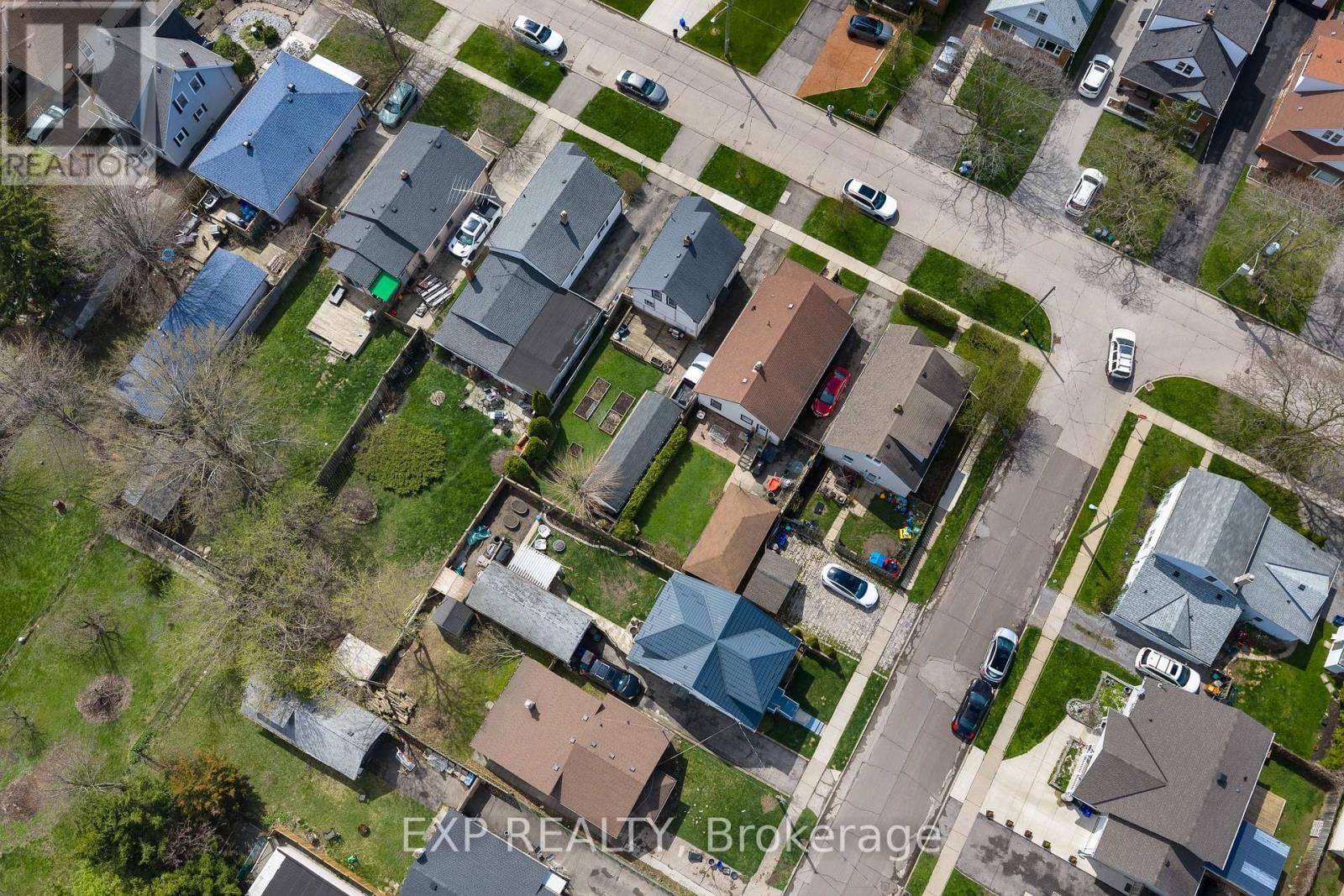 62 ROLLS AVENUE Image 29