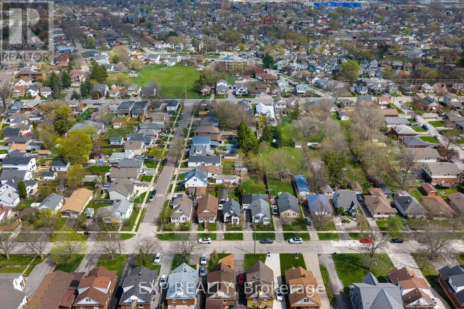 62 ROLLS AVENUE Image 30