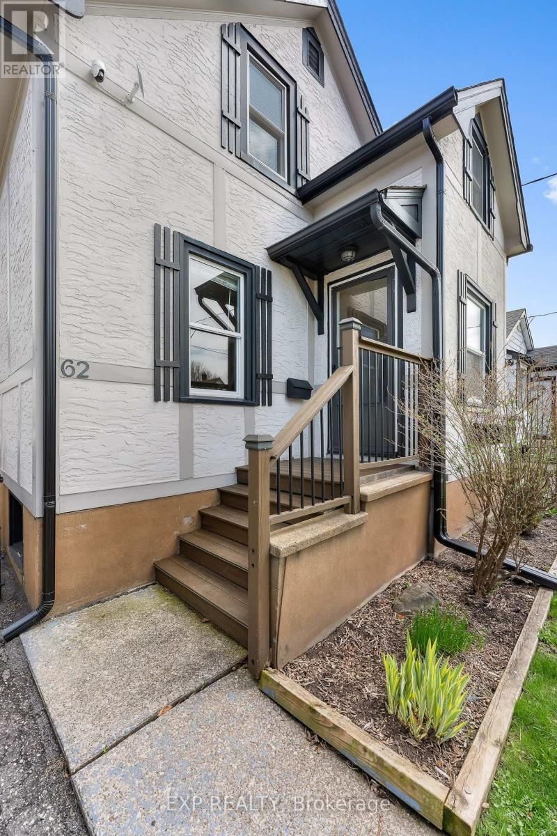 62 ROLLS AVENUE Image 4