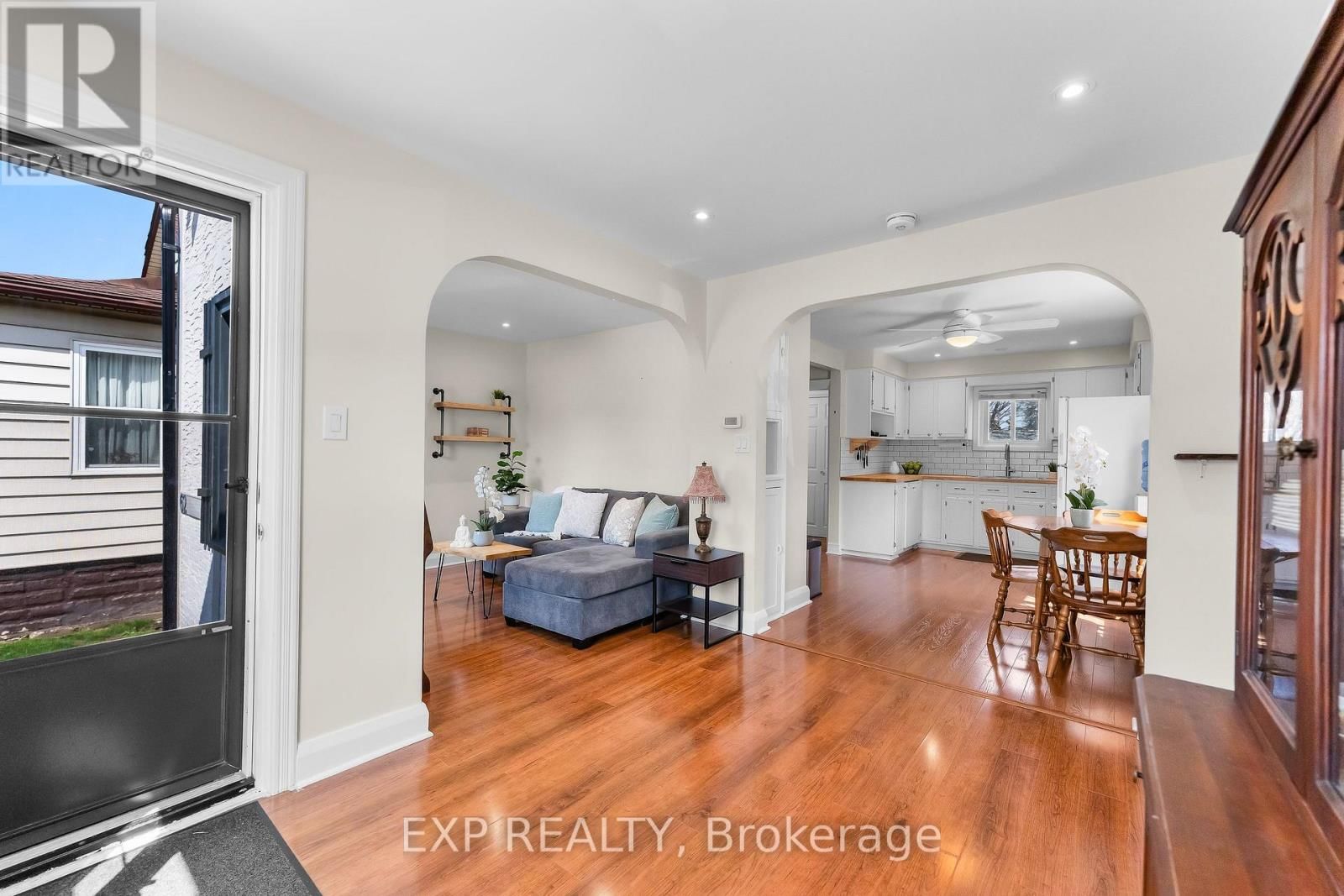 62 ROLLS AVENUE Image 6