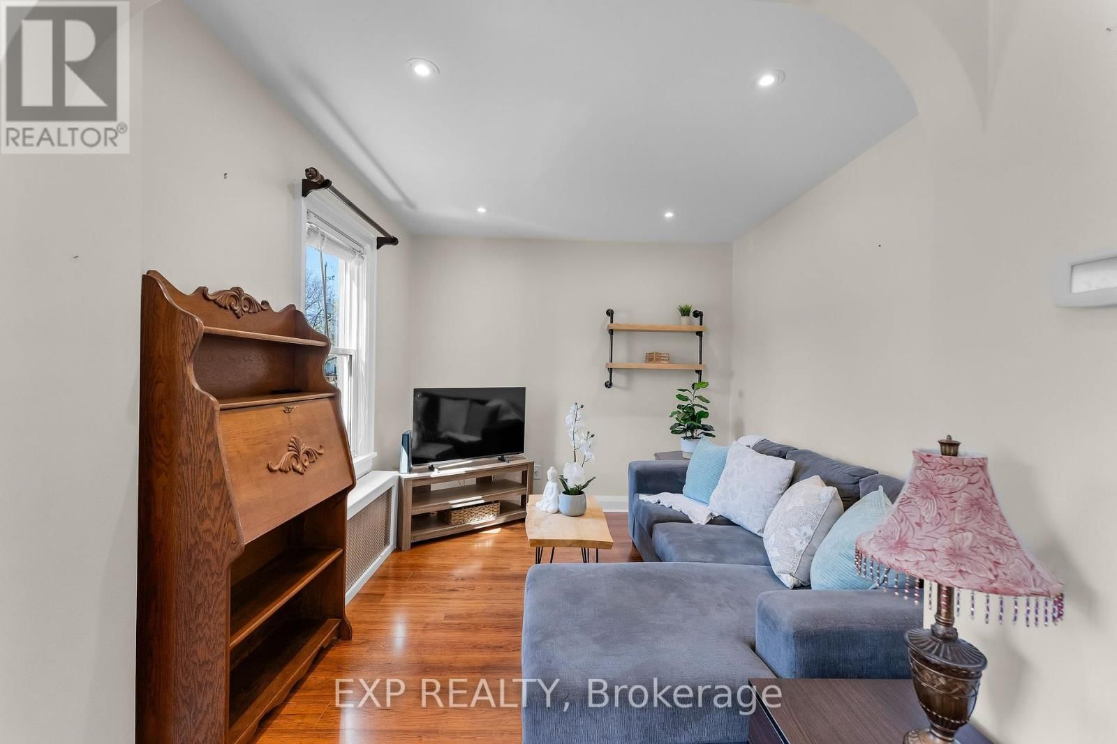 62 ROLLS AVENUE Image 7