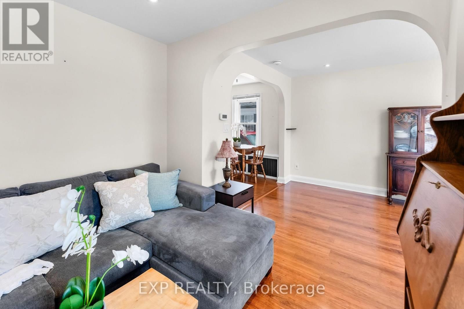 62 ROLLS AVENUE Image 8