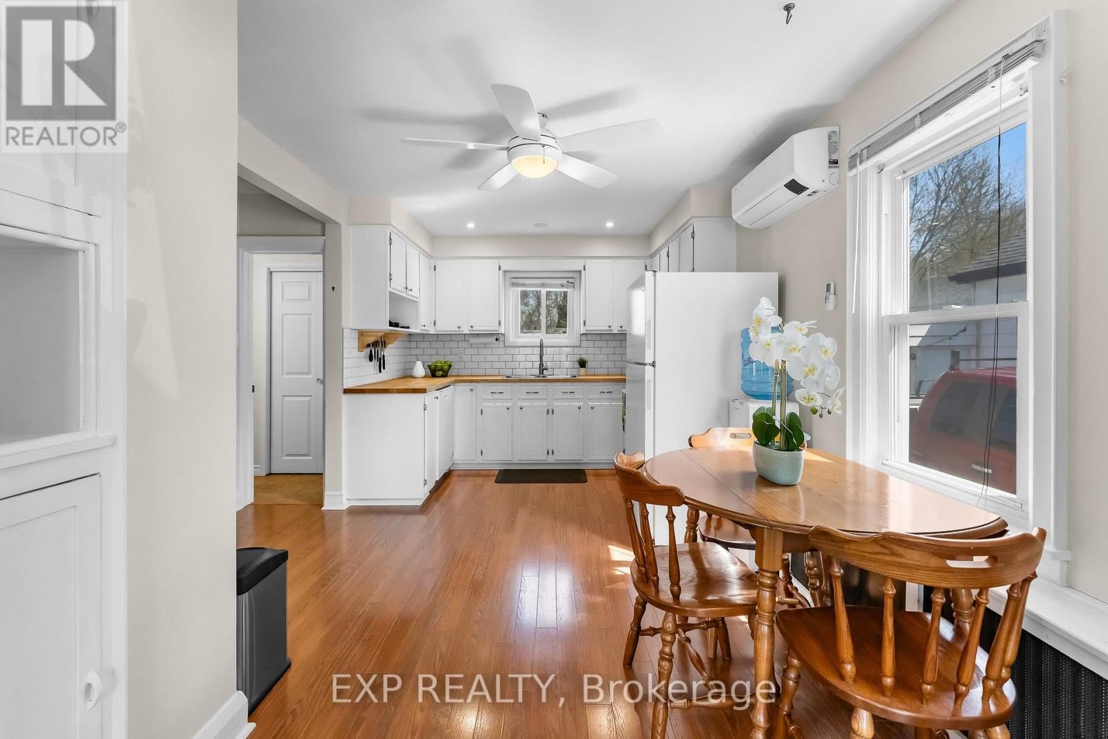 62 ROLLS AVENUE Image 9