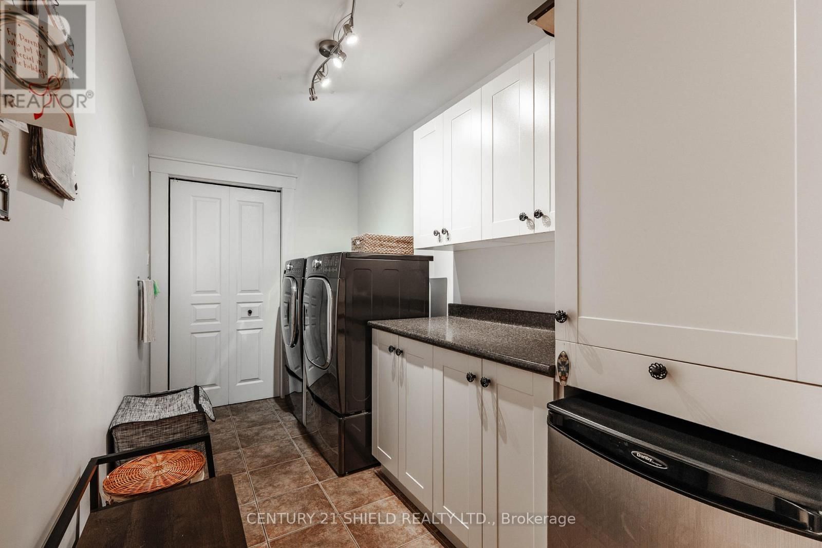 1 FOREST HILL ROAD Image 30