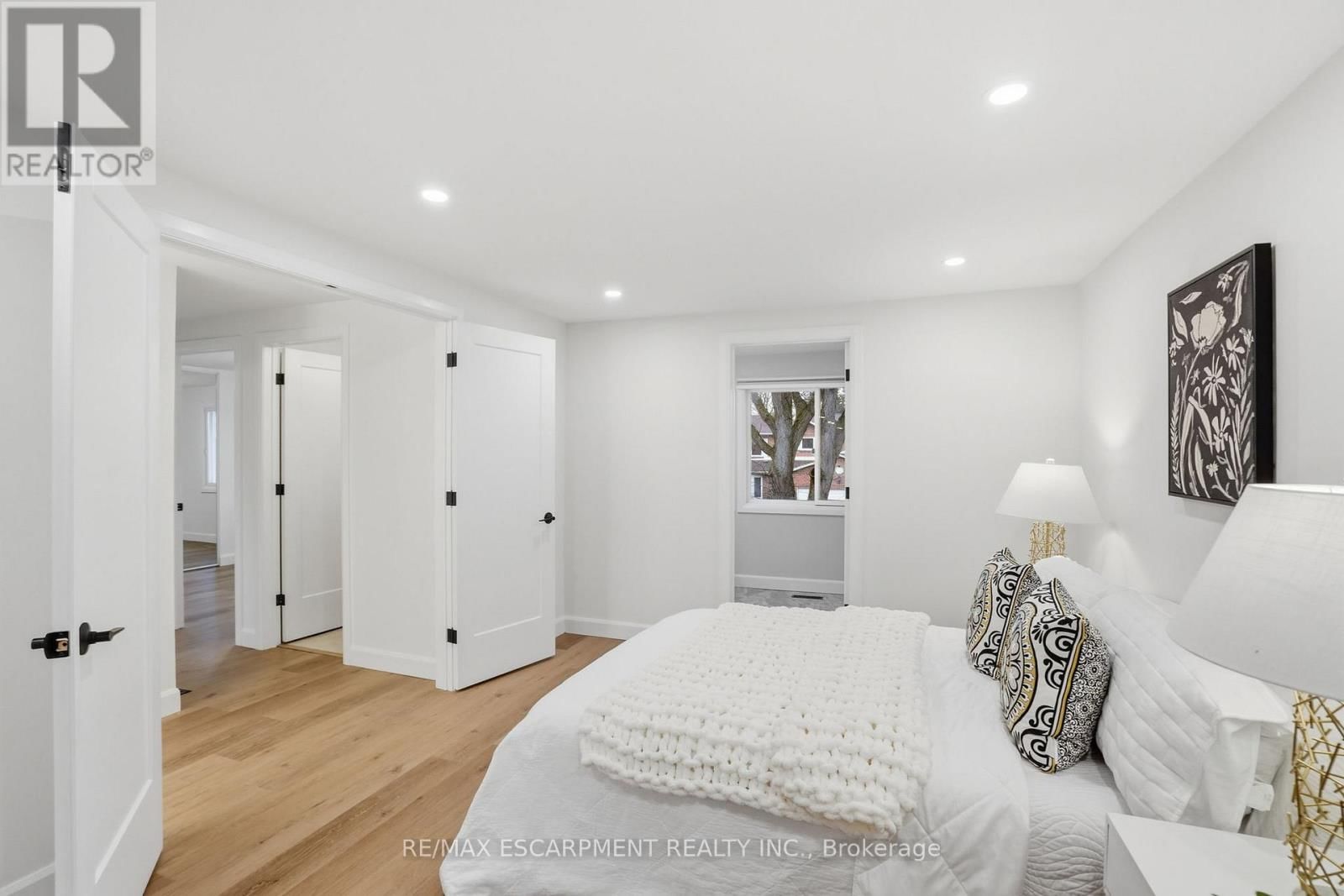 8 CHUDLEIGH STREET Image 21