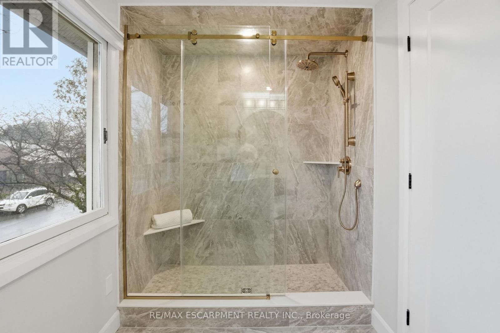 8 CHUDLEIGH STREET Image 23