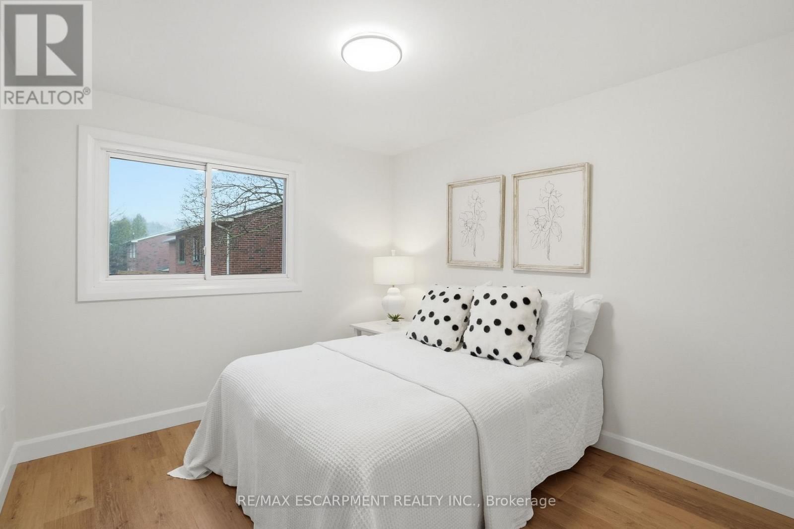 8 CHUDLEIGH STREET Image 24