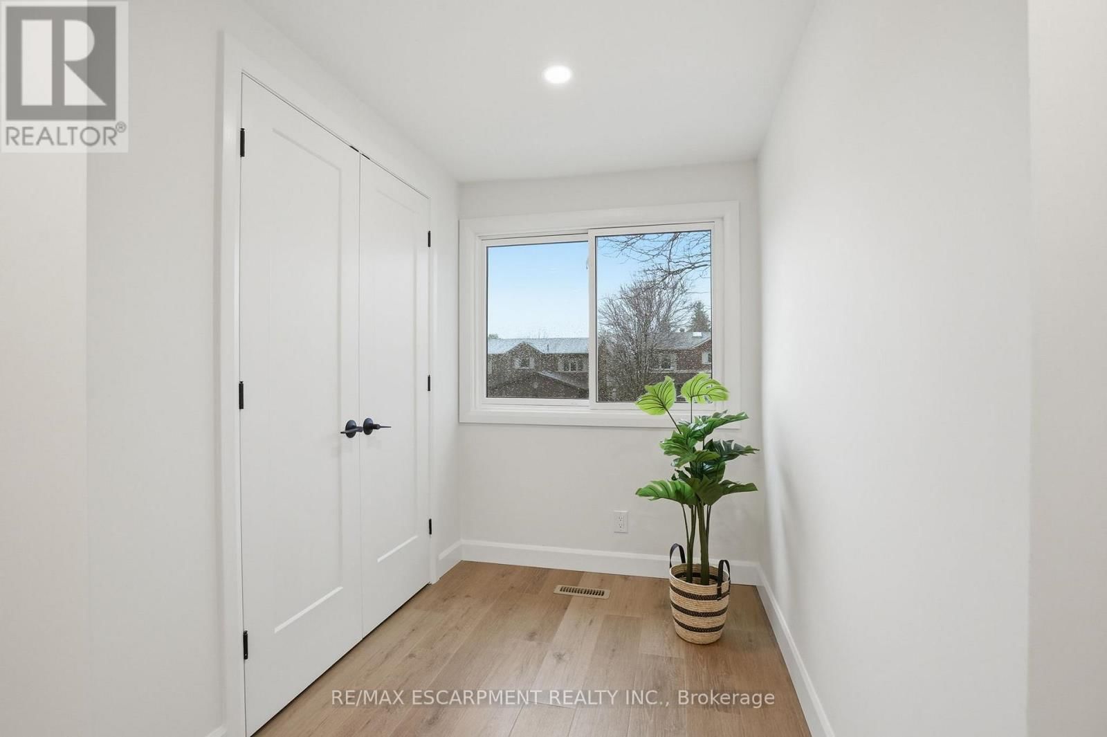 8 CHUDLEIGH STREET Image 27