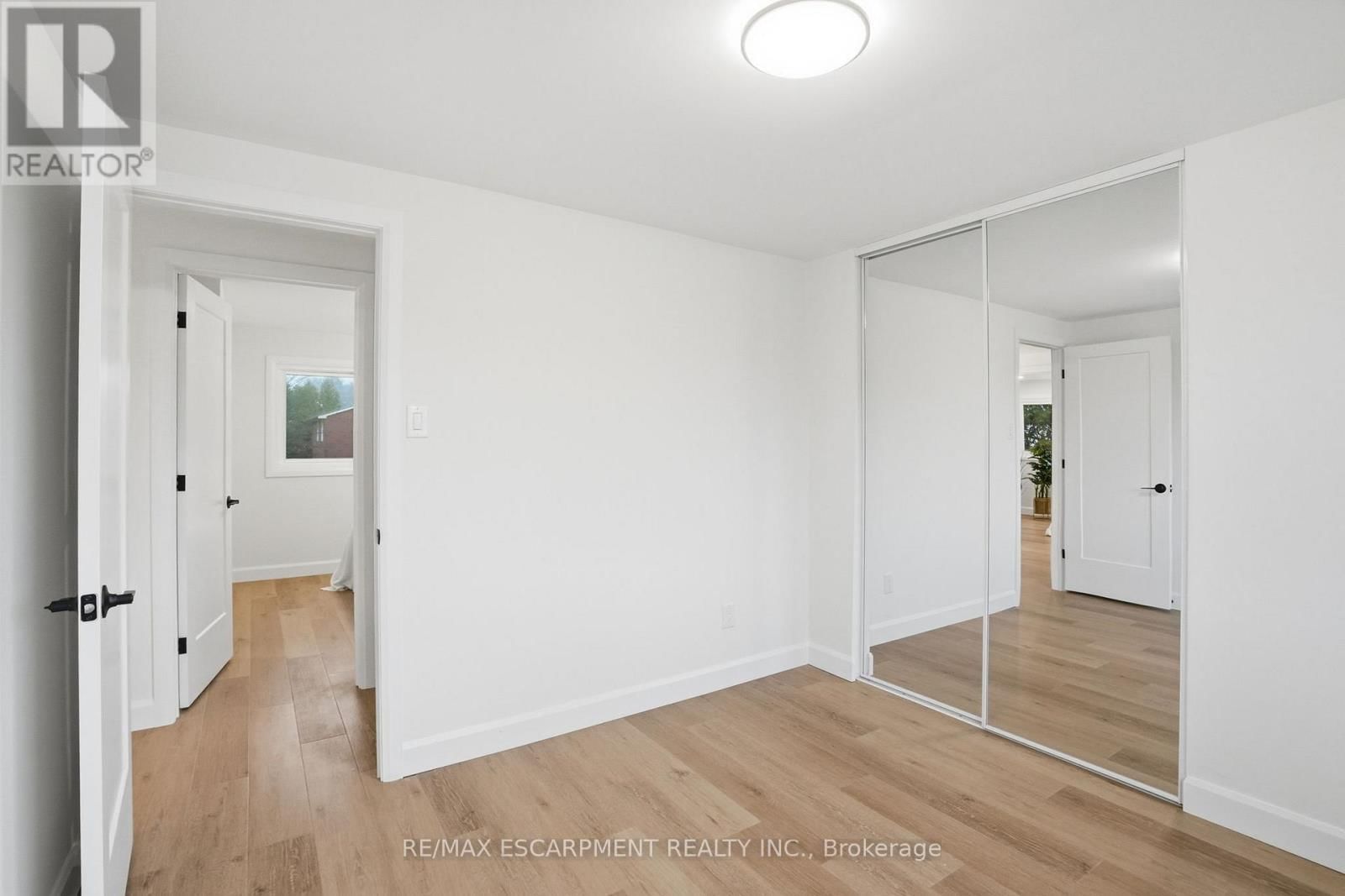 8 CHUDLEIGH STREET Image 30