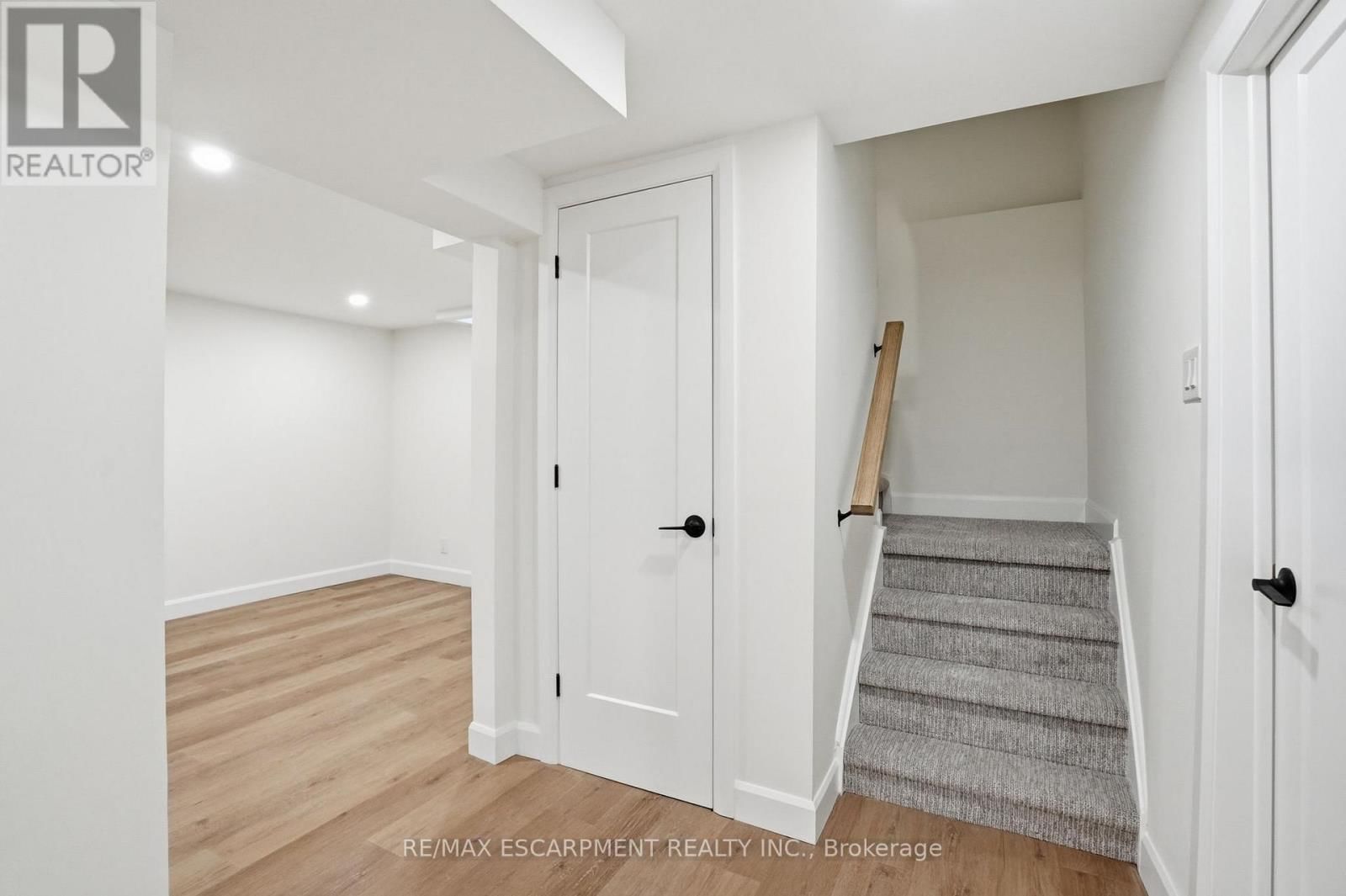 8 CHUDLEIGH STREET Image 31