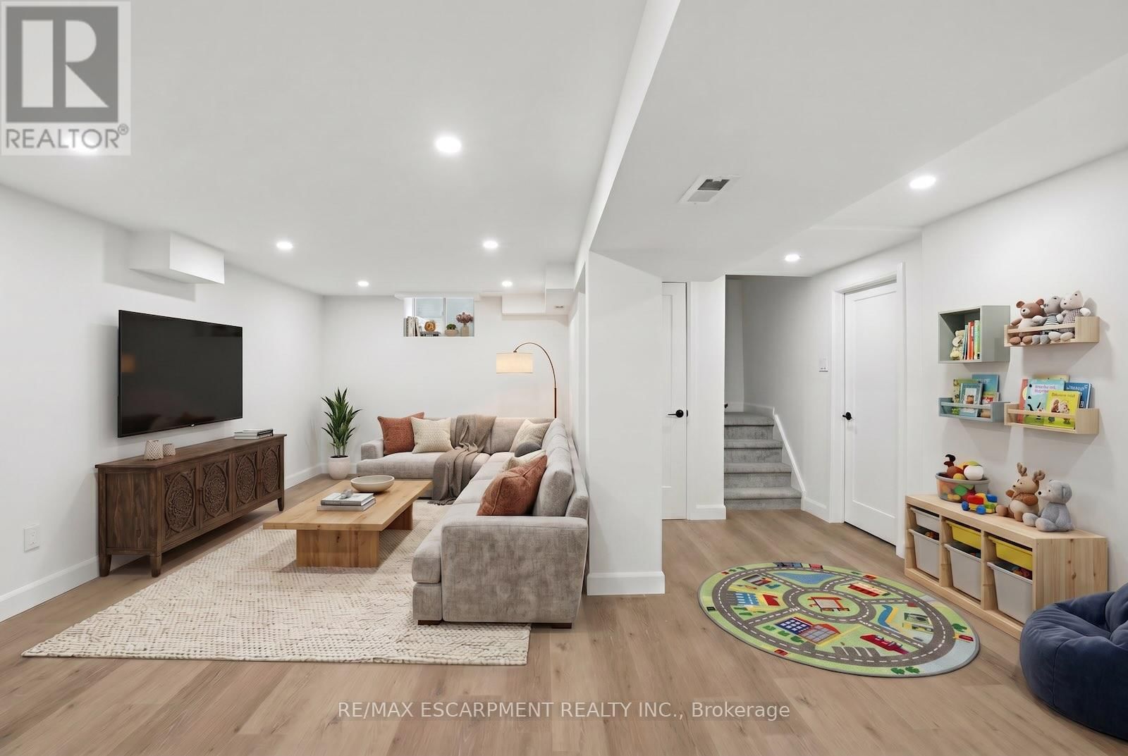 8 CHUDLEIGH STREET Image 32