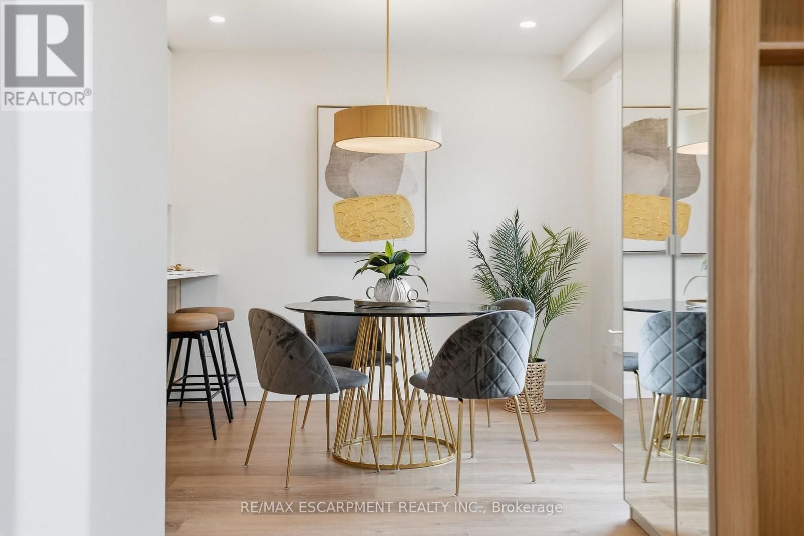 8 CHUDLEIGH STREET Image 4