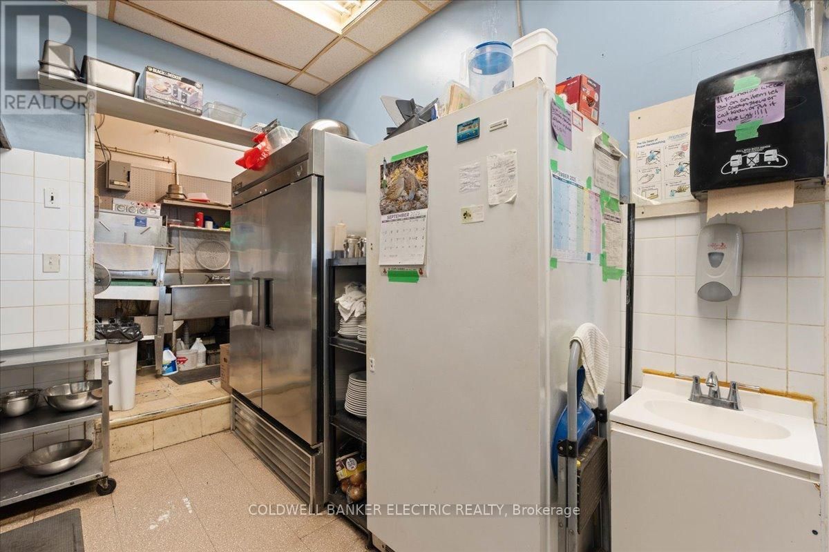 Unit #10 - 833 CHEMONG ROAD Image 17