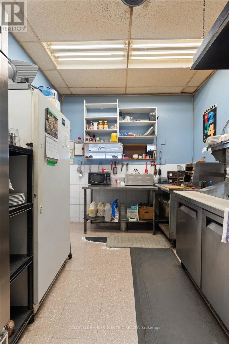 Unit #10 - 833 CHEMONG ROAD Image 9