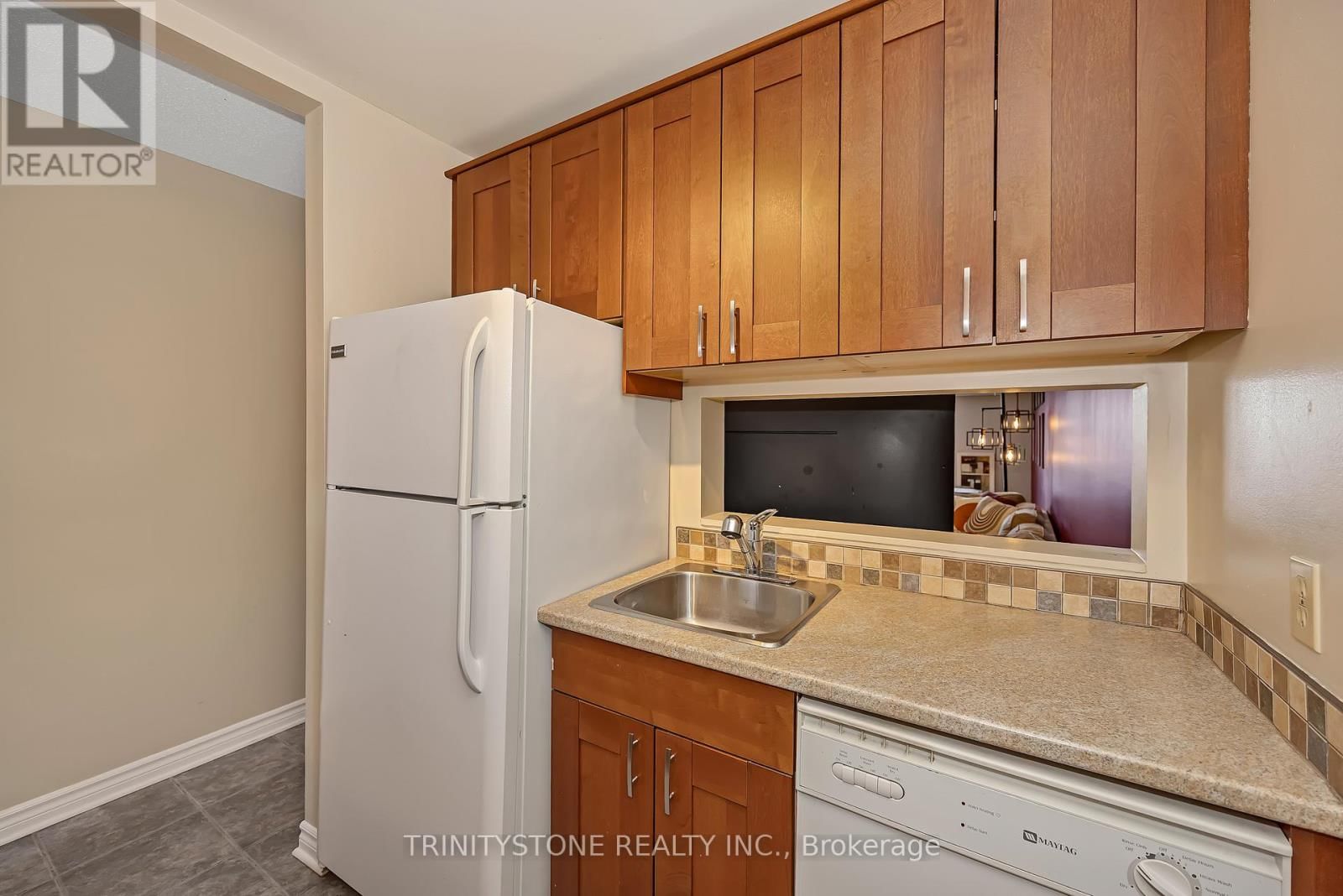 57 - 811 CONNAUGHT AVENUE Image 11