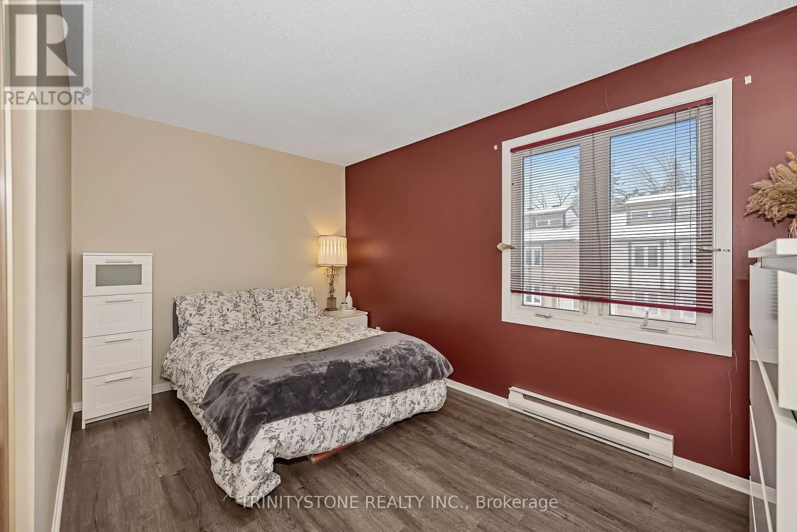 57 - 811 CONNAUGHT AVENUE Image 25