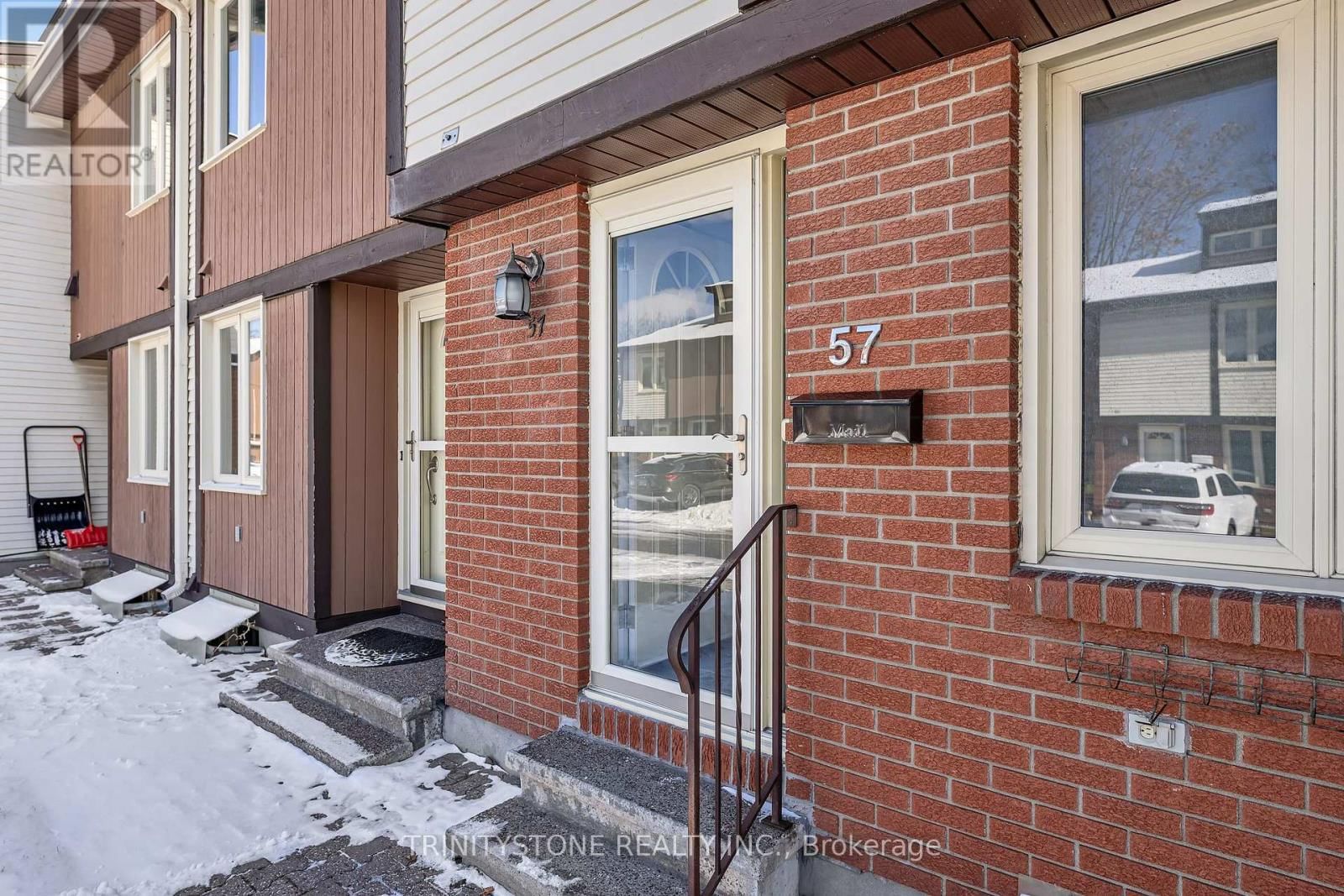 57 - 811 CONNAUGHT AVENUE Image 4