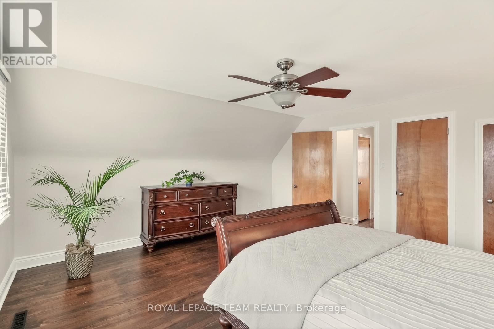 1314 RANDALL AVENUE Image 15