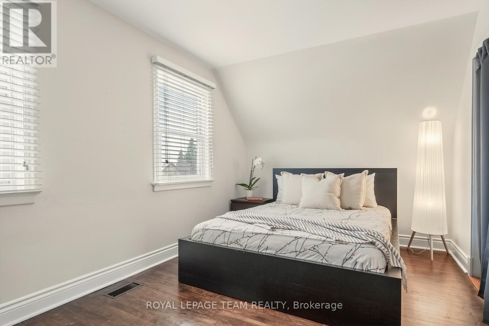 1314 RANDALL AVENUE Image 16