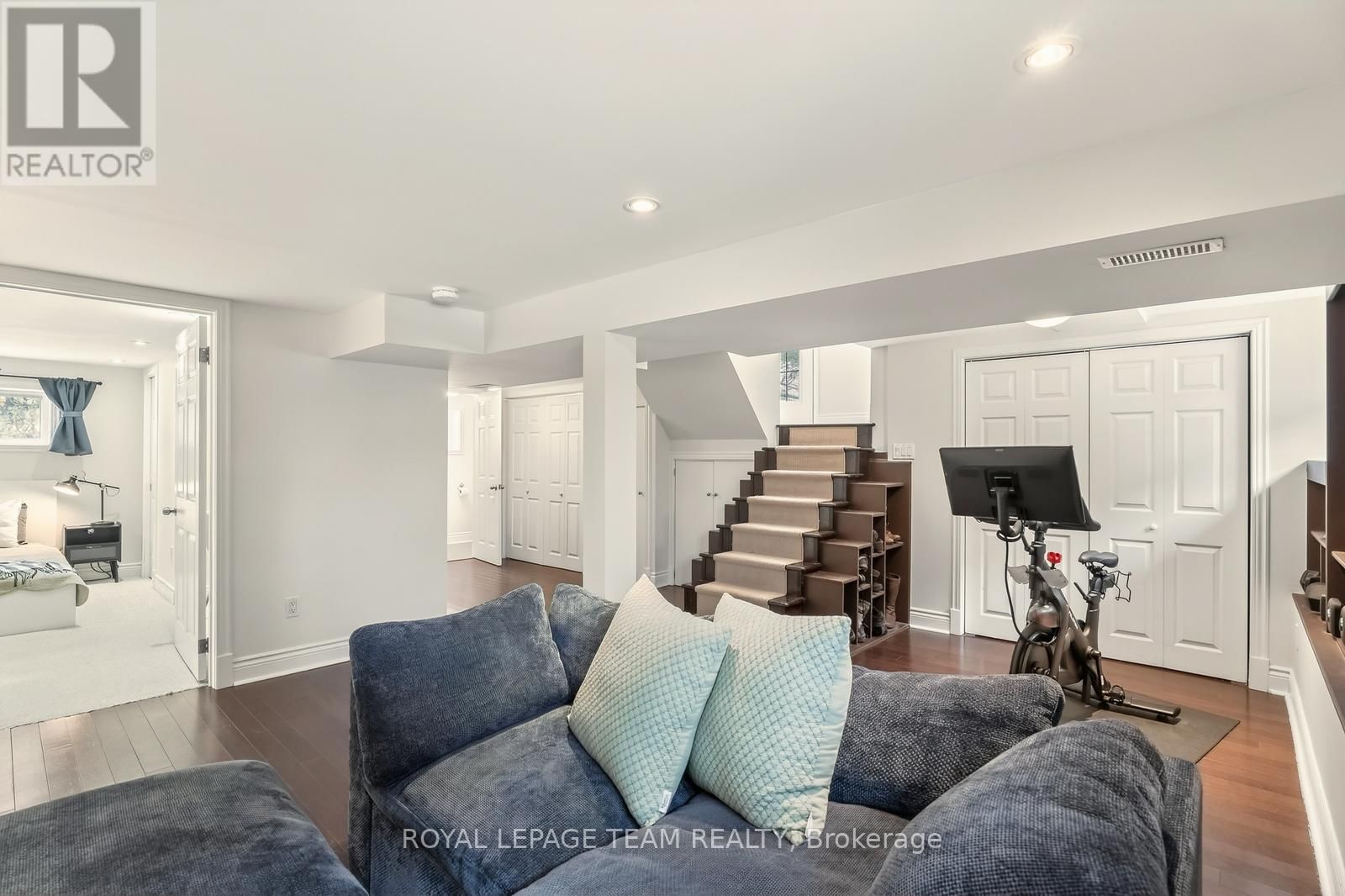 1314 RANDALL AVENUE Image 22