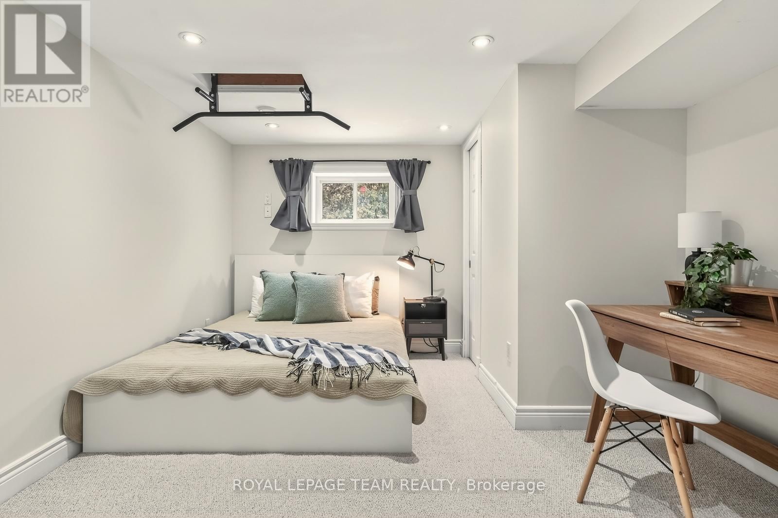 1314 RANDALL AVENUE Image 24