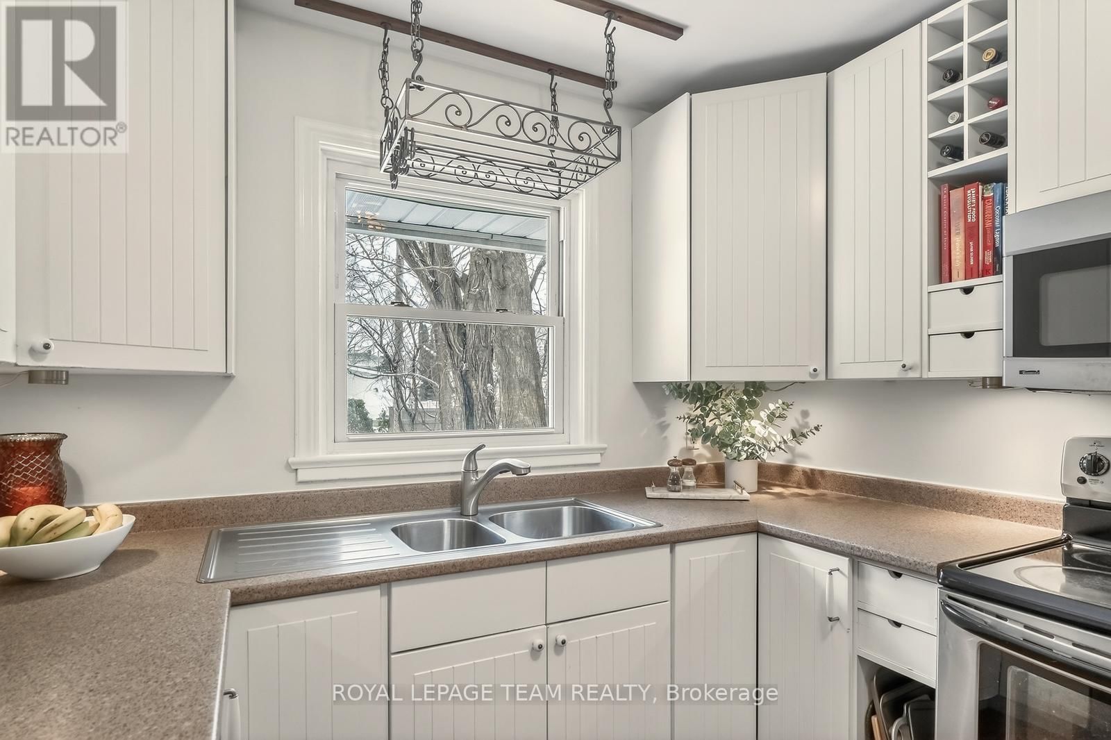 1314 RANDALL AVENUE Image 8