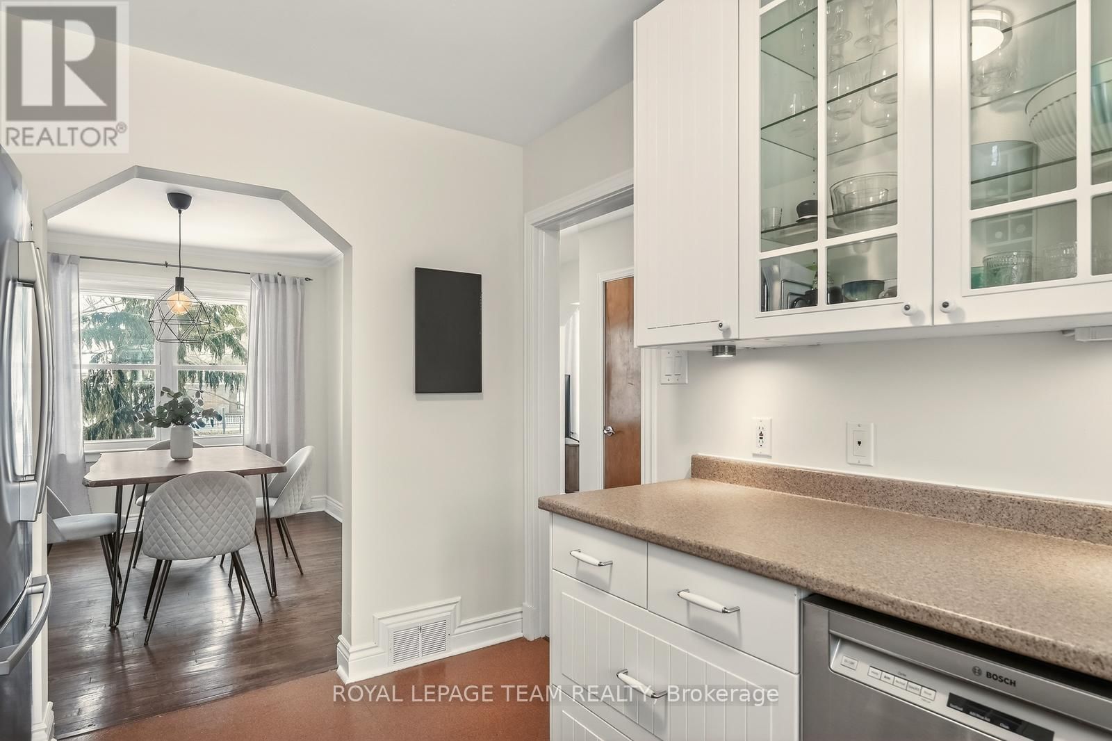 1314 RANDALL AVENUE Image 9