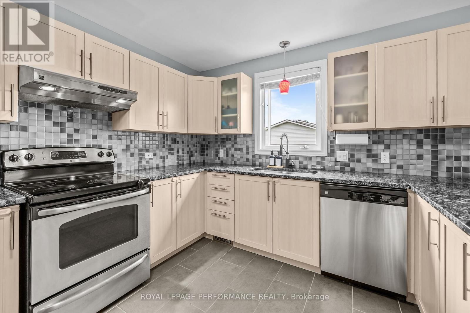 14 MARIA STREET Image 9