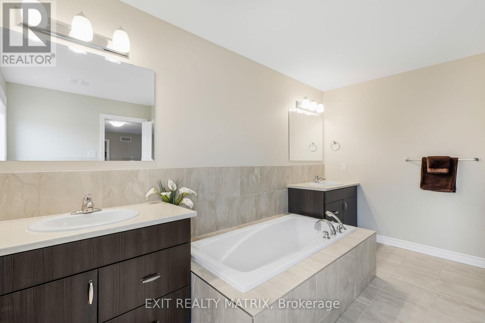 700 NAMUR STREET Image 21