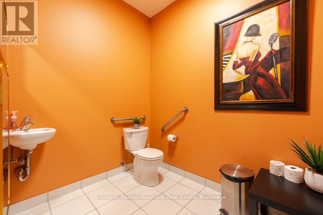 221 - 26 ONTARIO STREET Image 37