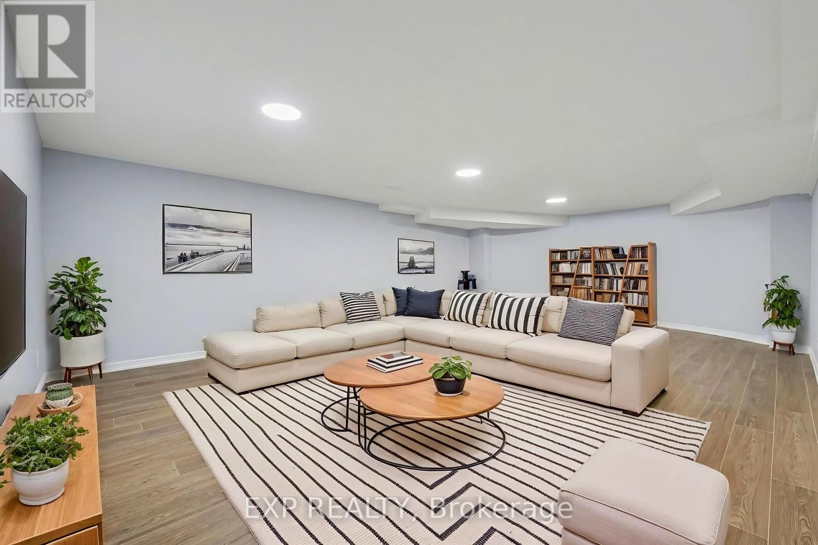 5749 KNIGHTS DRIVE Image 33