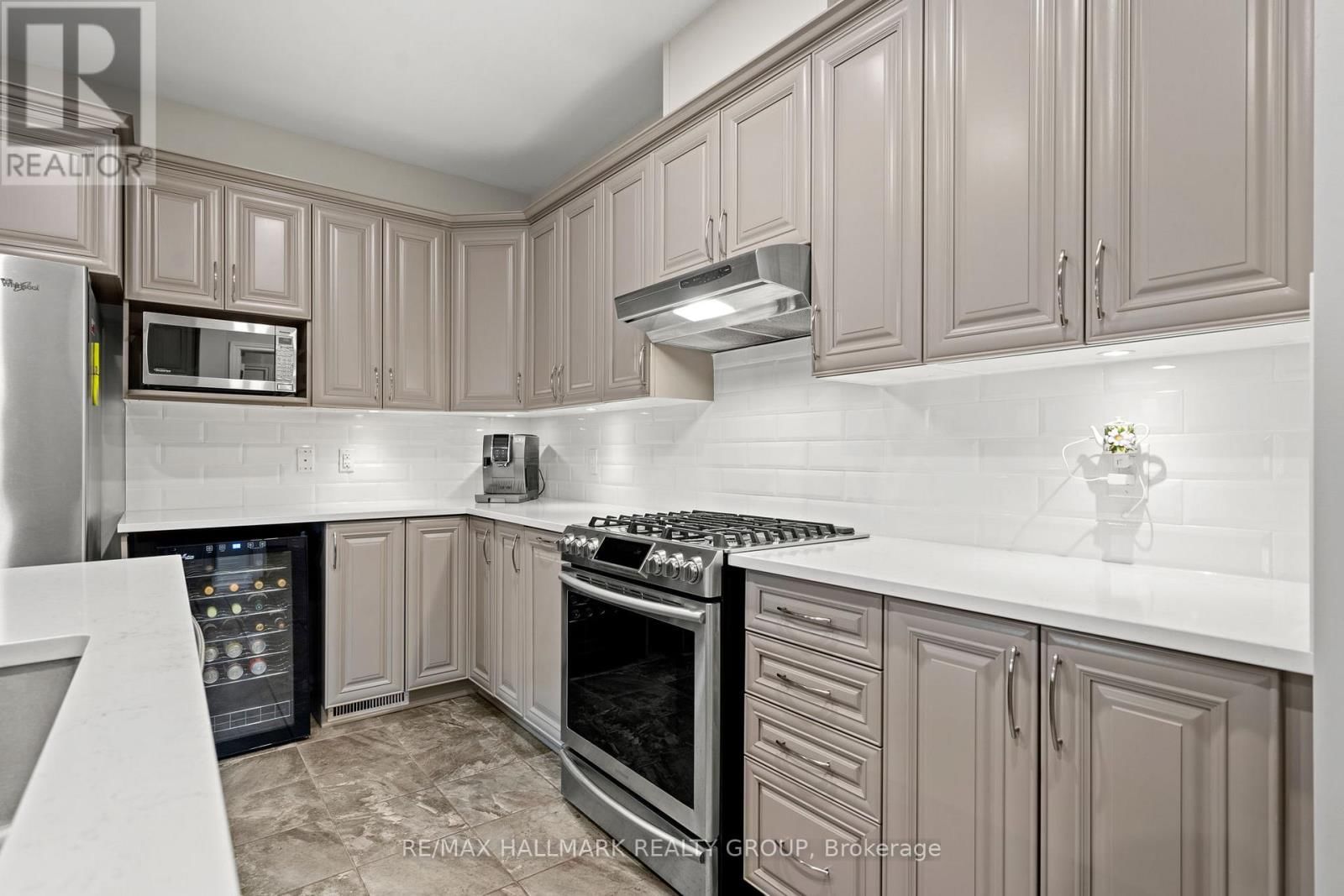 321 HEPATICA WAY Image 13