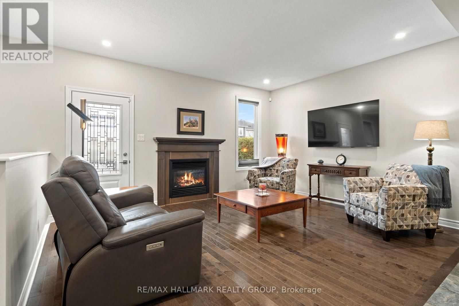 321 HEPATICA WAY Image 16