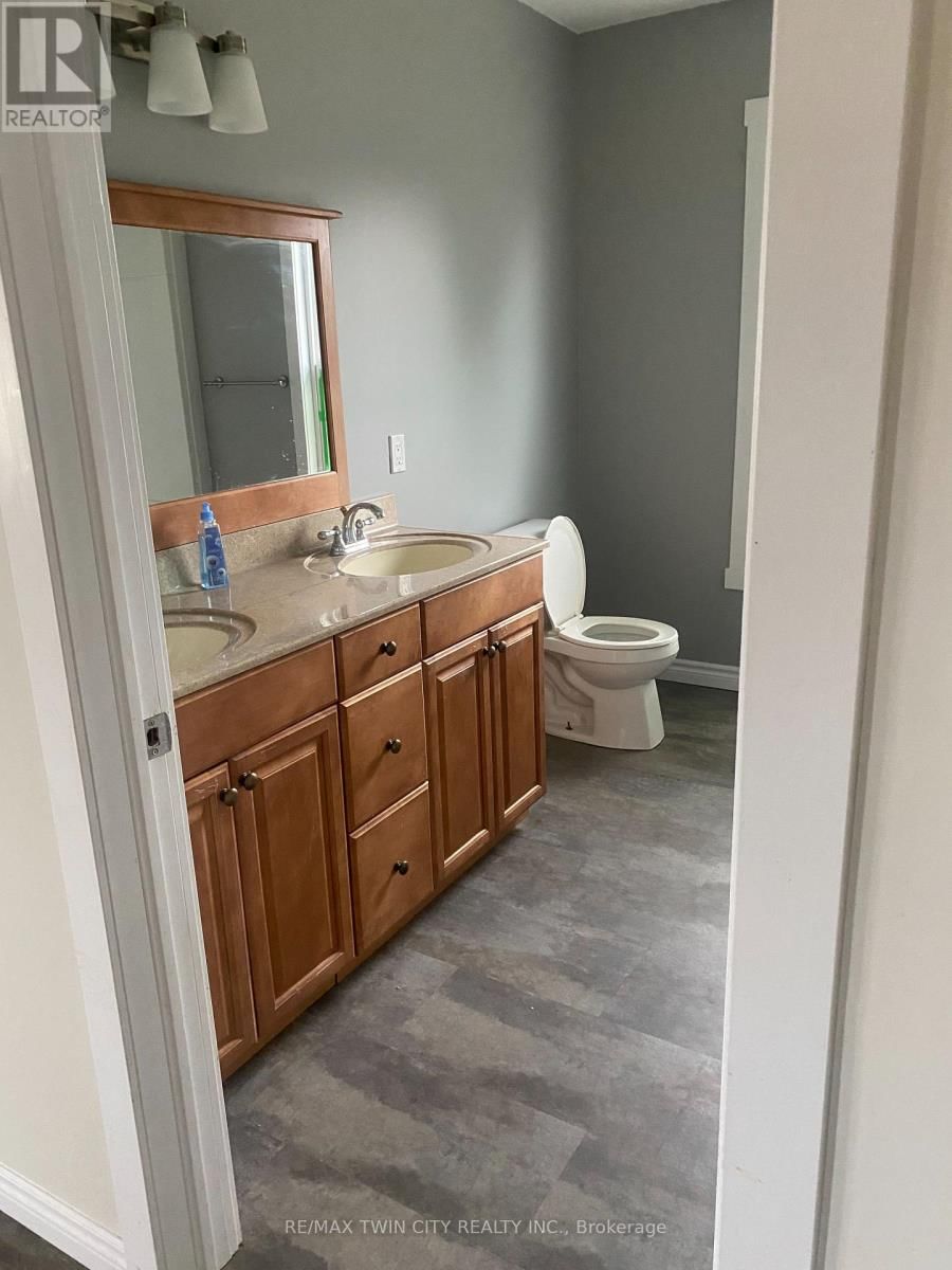 8 CONC. 8 TOWNSEND Image 21