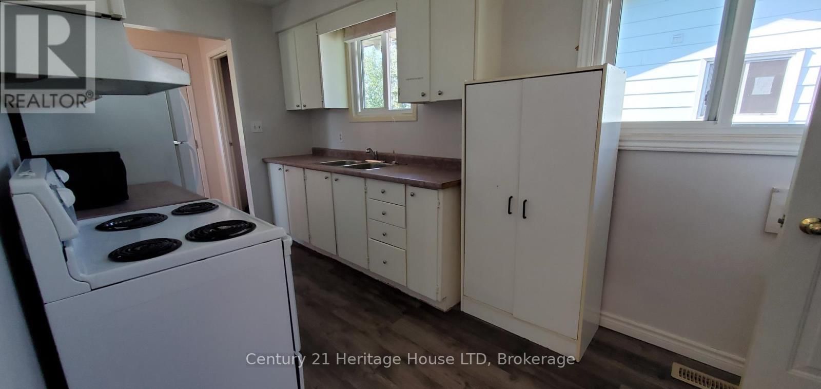 542 FIRST AVENUE NORTH Image 7