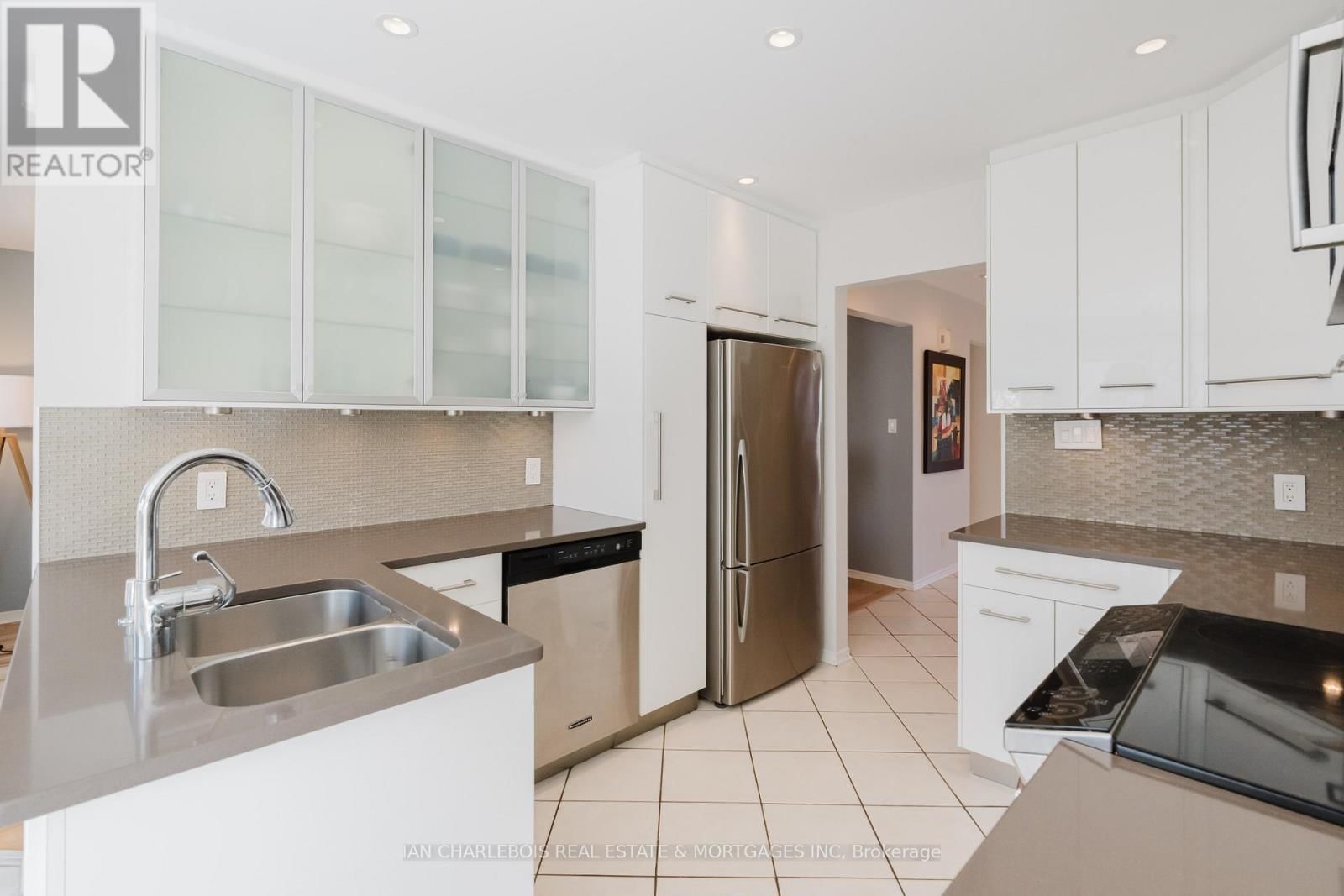 583 APOLLO WAY Image 18