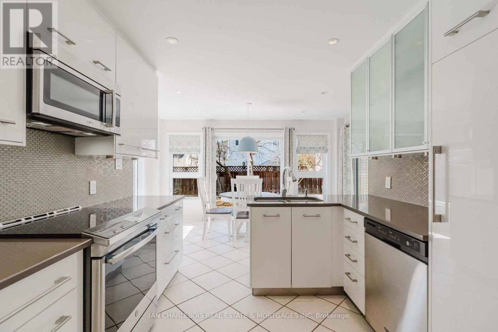 583 APOLLO WAY Image 19