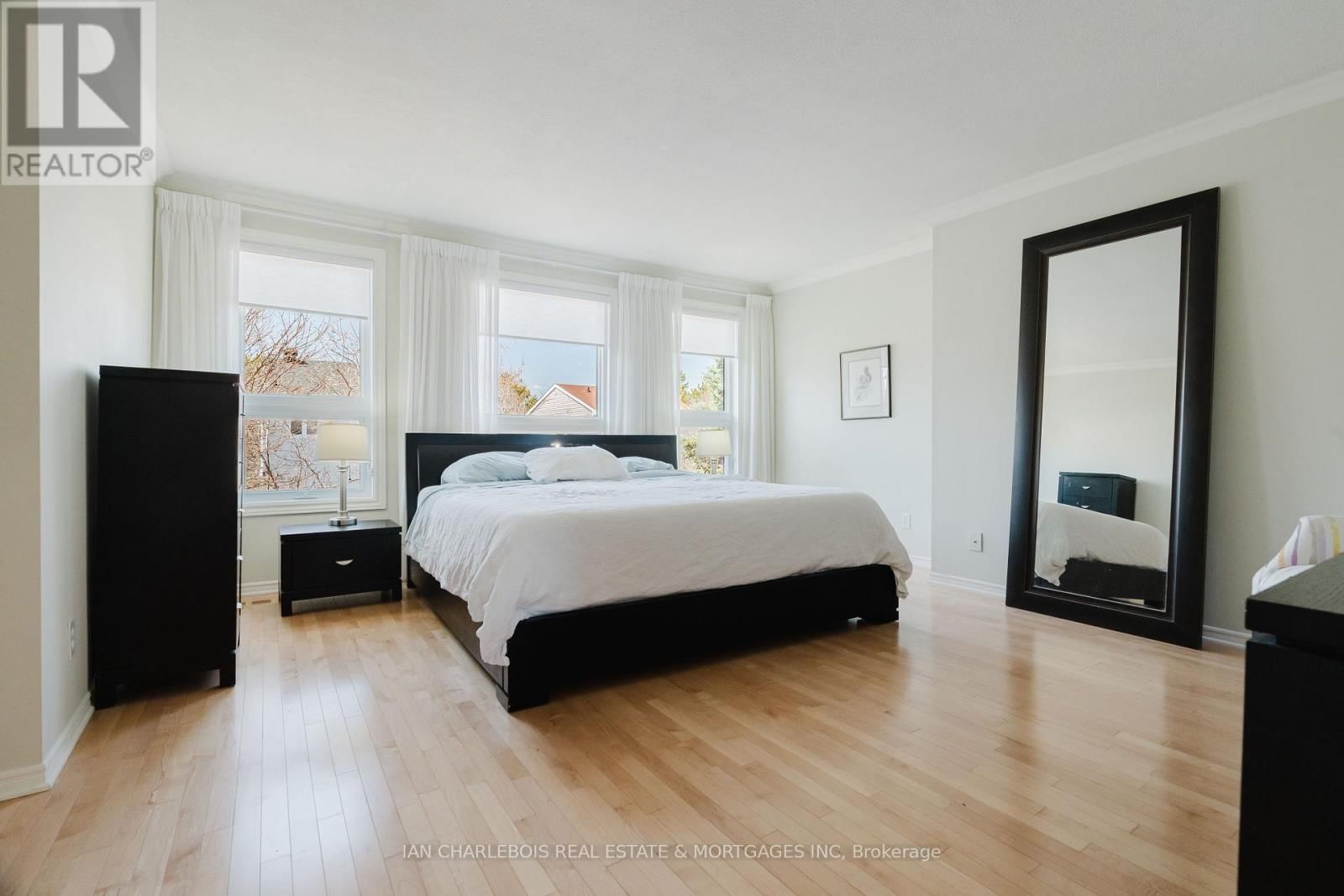 583 APOLLO WAY Image 25