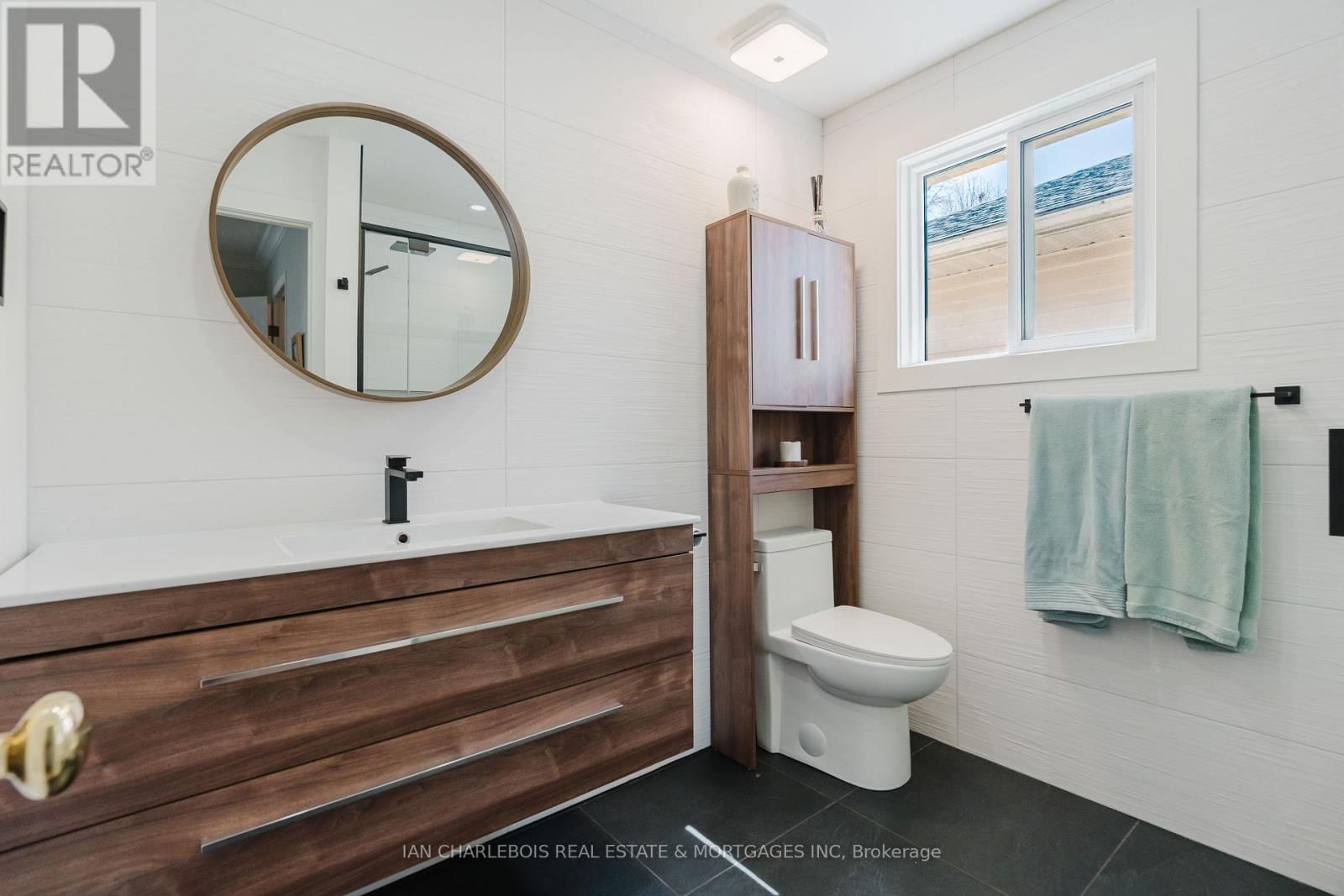 583 APOLLO WAY Image 28