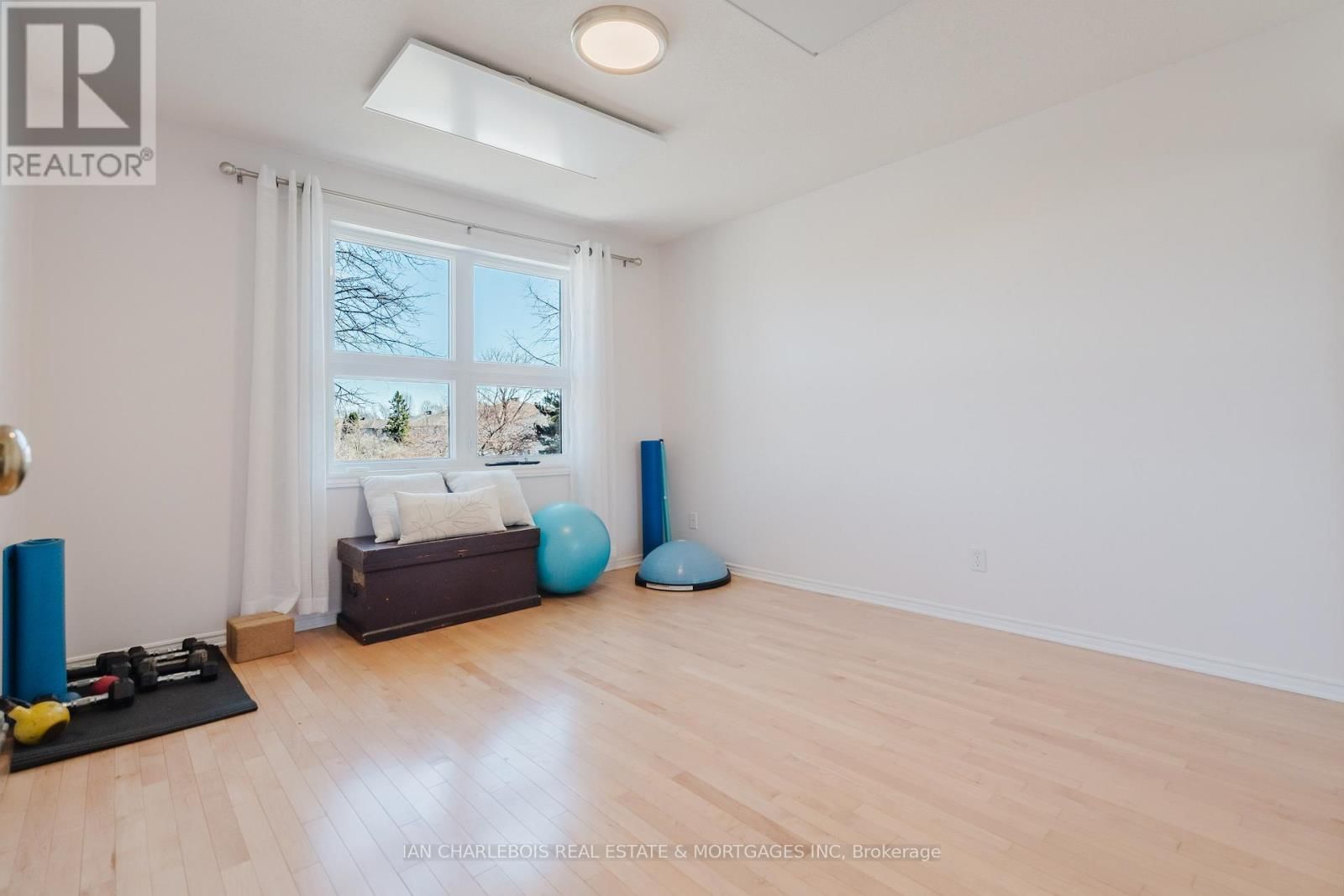 583 APOLLO WAY Image 31